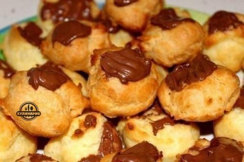 Заварные пирожные с шоколадом.