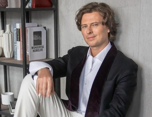 Прохор Шаляпин прокомментировал слухи о квартирах, якобы подаренных ему состоятельными поклонницами. 01