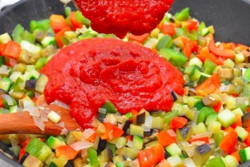 Рататуй.  Ингредиенты:   Кабачок - 1 шт. 06