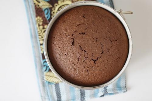 Шоколадный пирог с абрикосовым вареньем. 07 Шоколадный пирог с абрикосовым вареньем. 07