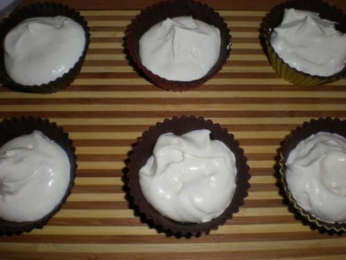 Шоколадные корзинки с клубникой и сливками. 04