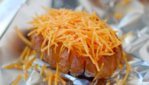 Интересный рецепт запеченной картошки с золотистой корочкой. 07