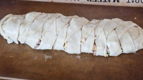 Яичница - болтунья в слоеном тесте к завтраку. 04