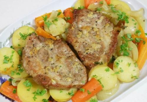 Свинина с овощами в рукаве для запекания.