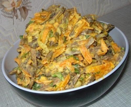 Печёночный салат. Это просто, вкусно и дешево.