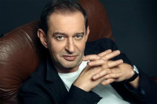 На место Константина Богомолова временно назначили Константина хабенского, что стало неожиданностью для многих. 02