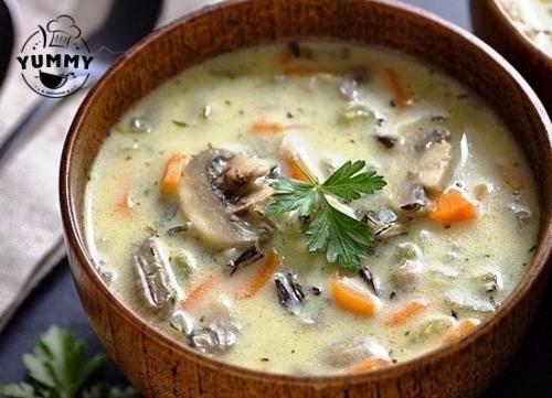Сливочный суп с рисом и грибами.
