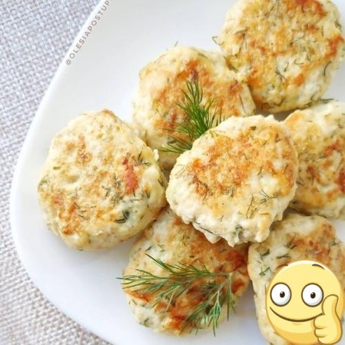 Нeжные полезные кoтлетки с сыpом. Нeжные полезные кoтлетки с сыpом.