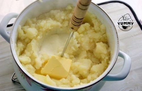 Гуляш с подливой и картофельным пюре. 04