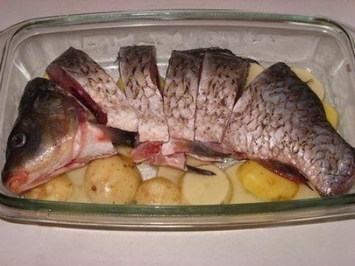 Карп, запеченный с овощами. 01