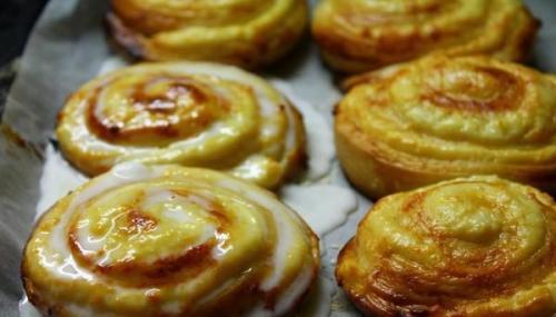 Булочки - завитушки с творогом со сметанной заливкой. 04