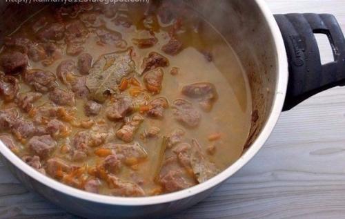 Гуляш с подливой и картофельным пюре. 02