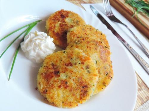 Картофельно - творожные лепешки с зеленью.