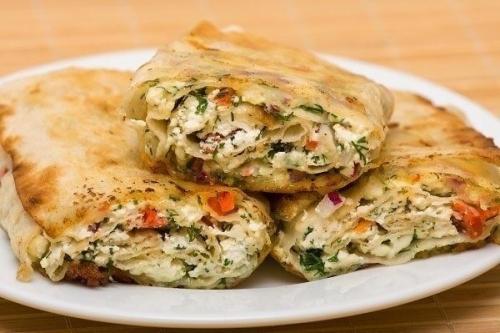 Лаваш с помидорами и сыром. Лаваш с помидорами и сыром.