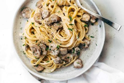 Тальятелле с курицей и грибами. Тальятелле с курицей и грибами.