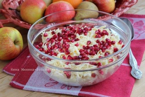 Салат с яблоками и курицей.

