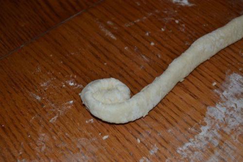 Сырные улитки.  Для приготовления сырных улиточек нам понадобится: 05