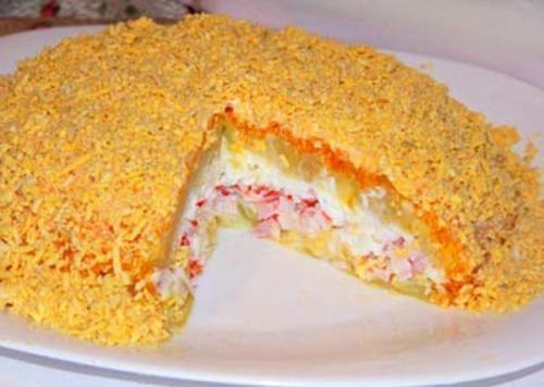 Крабовый слоеный салат.