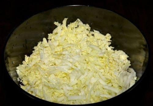 Салат из крабовых палочек с пекинской капустой. 01 Салат из крабовых палочек с пекинской капустой. 01