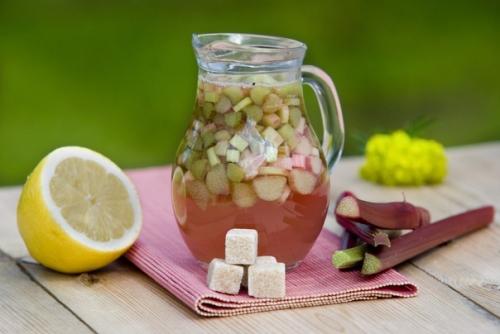 Компот из ревеня.