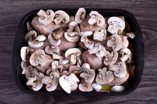 Куриные ножки с картошкой и грибами. 02
