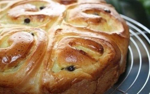 Булочки - бриоши с кремом патисьер. 01