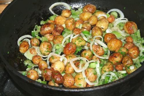 Блюда из молодой картошки: три вкусных рецепта.