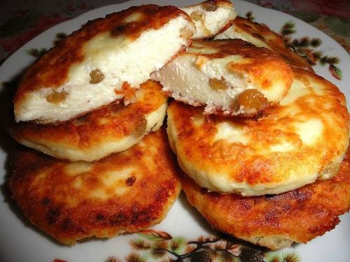 Сырники с изюмом.