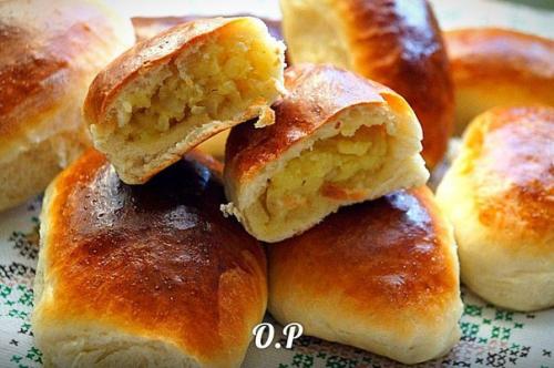 Пирожки с картошкой и жаренным лучком.