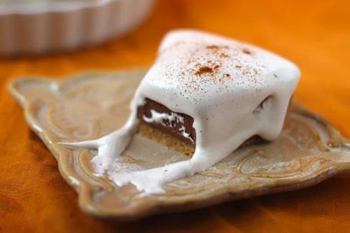 Тарт с шоколадной начинкой и белковым кремом. 03