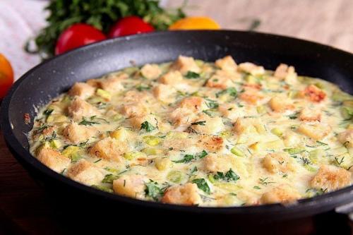 Яичница с кабачками и хлебом. 03