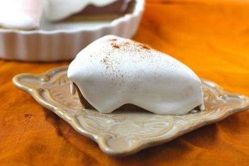 Тарт с шоколадной начинкой и белковым кремом. 05