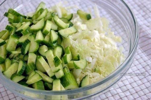 Салат Вкусняшка.  Ингредиенты: 02