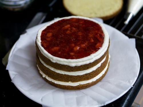 Миндальный торт с клубникой. 04