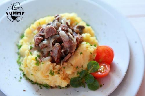 Бефстроганов.   Ингредиенты:  На 4-6 порций.