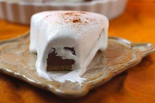 Тарт с шоколадной начинкой и белковым кремом. 04