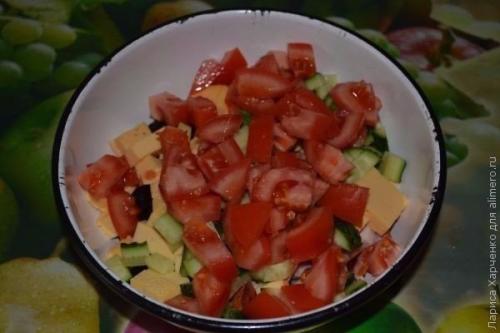 Салат с курицей, овощами и кунжутом. 03