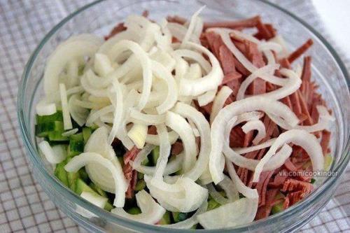 Салат Вкусняшка.  Ингредиенты: 03