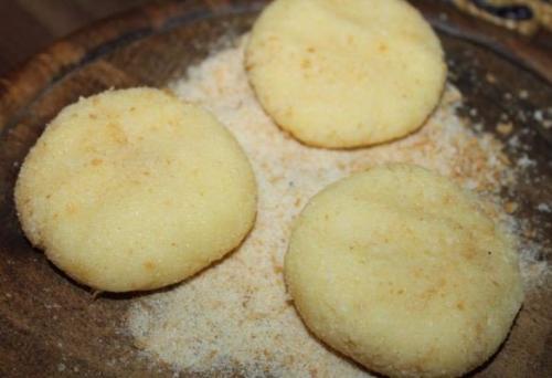 Манники жареные.   Ингредиенты: 07