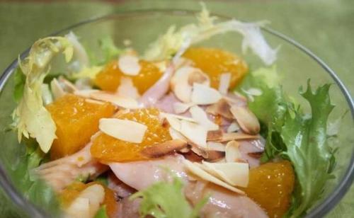 Салат из курицы с апельсинами.