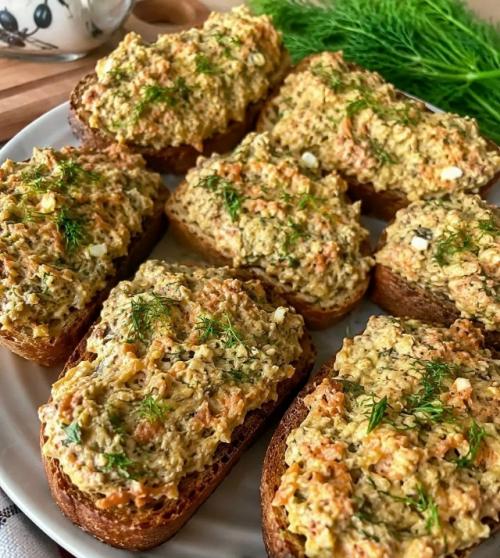Бюджетная намазка на хлеб - вкуснее многих дорогих закусок! 

