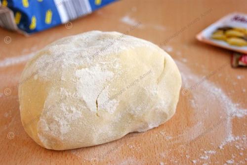 Рогалики дрожжевые.  Понадобится: 02