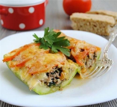 Лодочки из кабачка с мясом.