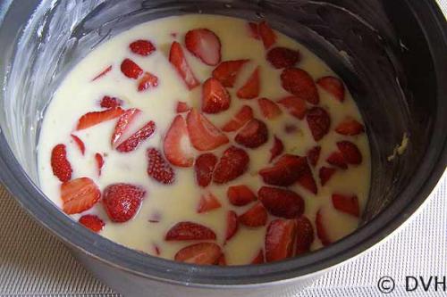 Пирог с клубникой в мультиварке? 06