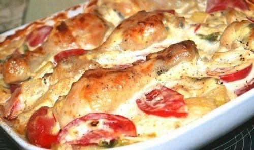 Курица с овощами в сметанном соусе.

