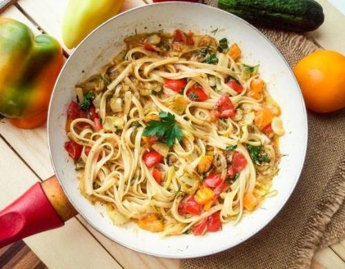Очень вкусный ужин для всей семьи за 20 минут - фетучини с помидорами. Очень вкусный ужин для всей семьи за 20 минут - фетучини с помидорами.