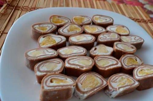 Сладкий ролл с фруктами. Сладкий ролл с фруктами.