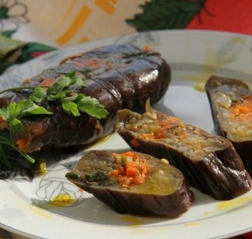 Квашеные баклажаны с морковью.