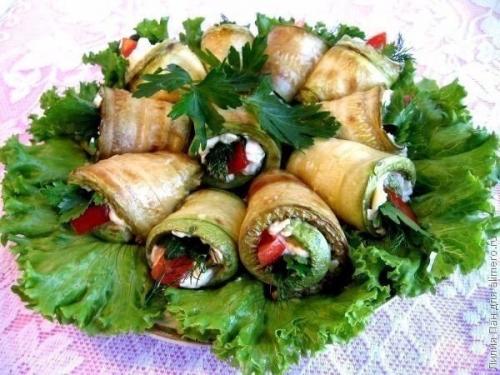 Рулетики из кабачков.