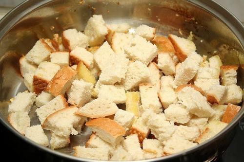 Гороховый суп с копченостями и гренками. 08